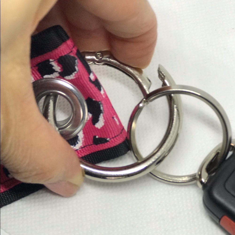 Pineapple Delight 🍍 Keychain - Picture 4 of 4